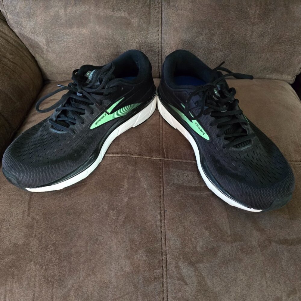 Brooks Womens Dyad 11 Running Shoe Size 12 X-Wide